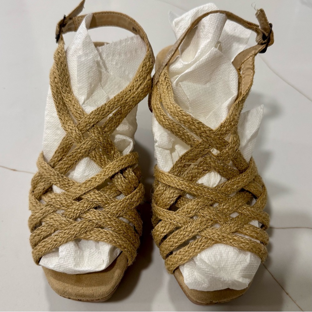 Jellypop size 8 wedge sandals tan